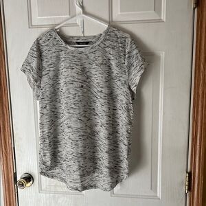 Vera Wang Black and Gray Patterned Short Sleeve Tee